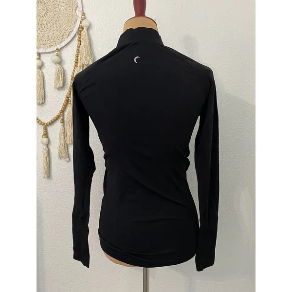 zyia long sleeve size medium - Image 4