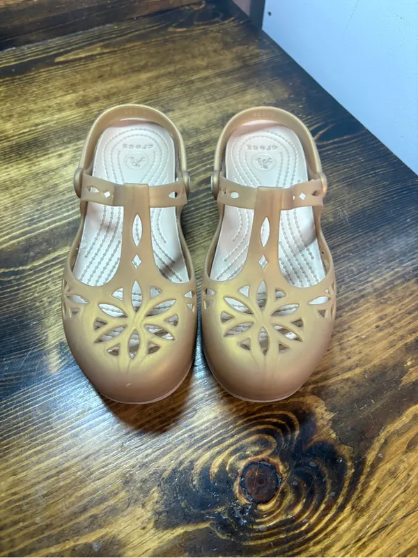 Crocs gold mules size 5 - Image 3