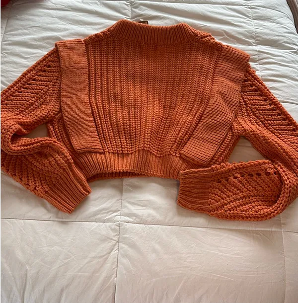 Vestique Cropped Sweater - Image 2