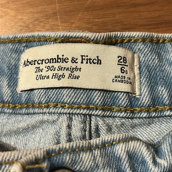 Abercrombie & Fitch The 90’s Straight Ultra High Rise Jeans Size 28 Light Wash - Image 3