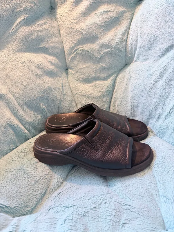 Ariat Women’s Leather Slippers - Image 3