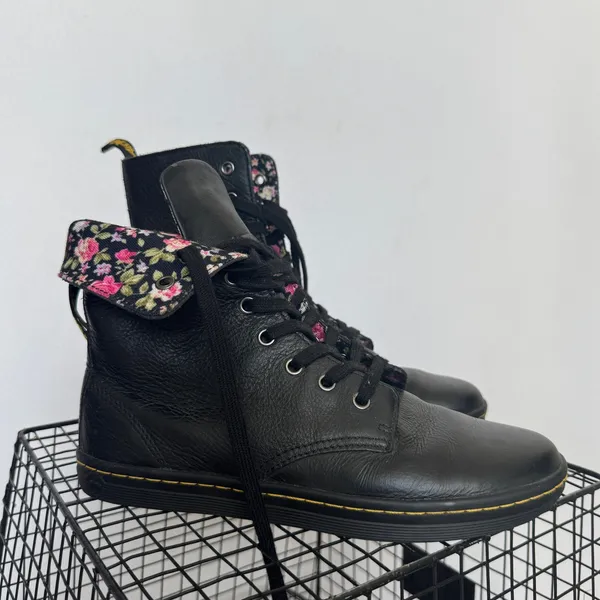 Dr. Martens Stratford Black Leather Floral Fold Down Boots Women’s 8 EU 39 - Image 13