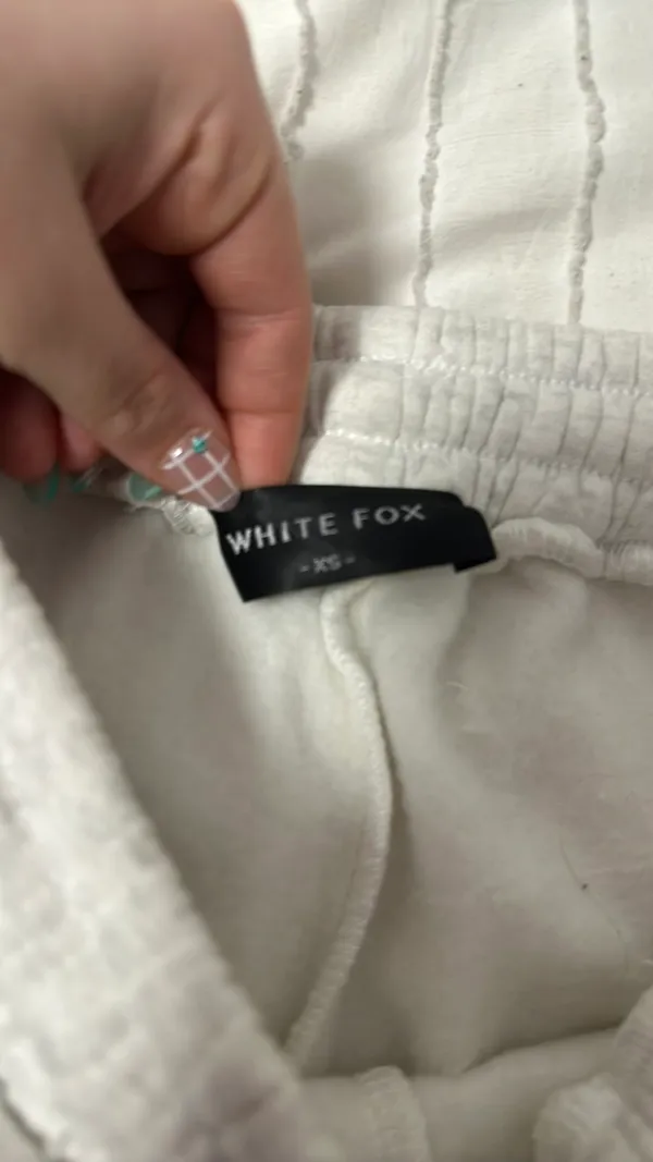 white fox shorts  - Image 4