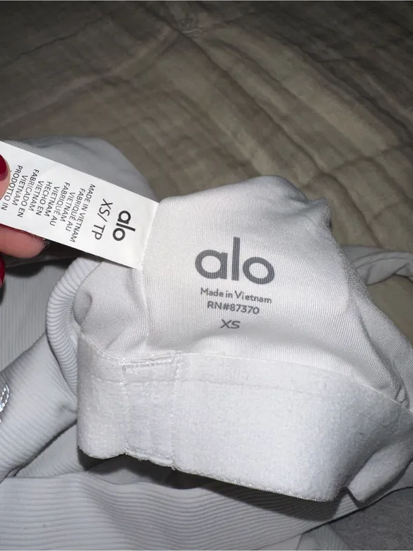 Alo Yoga Women's White Ribbed Elevate V-Neck Tank Top size XS - Image 6
