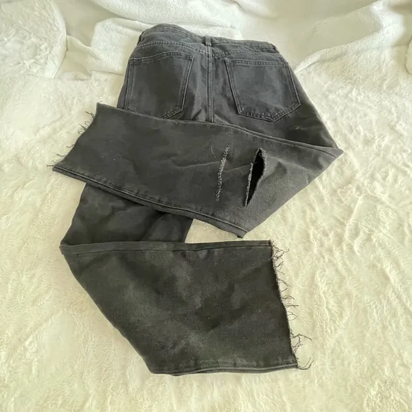 NWT new Gianni Bini Black Wide Leg distressed hem Jean size 29 - Image 2