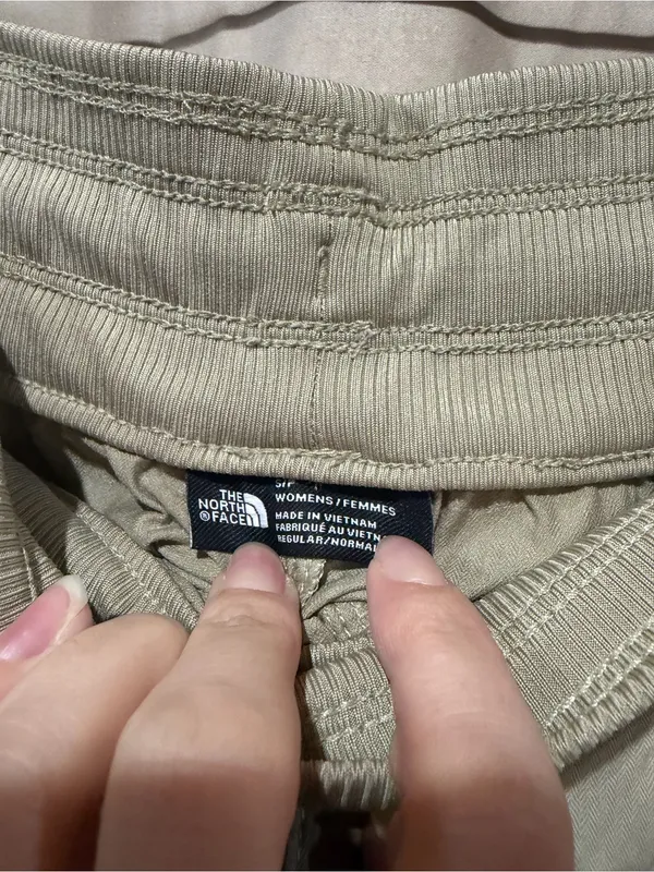 North face shorts - Image 3