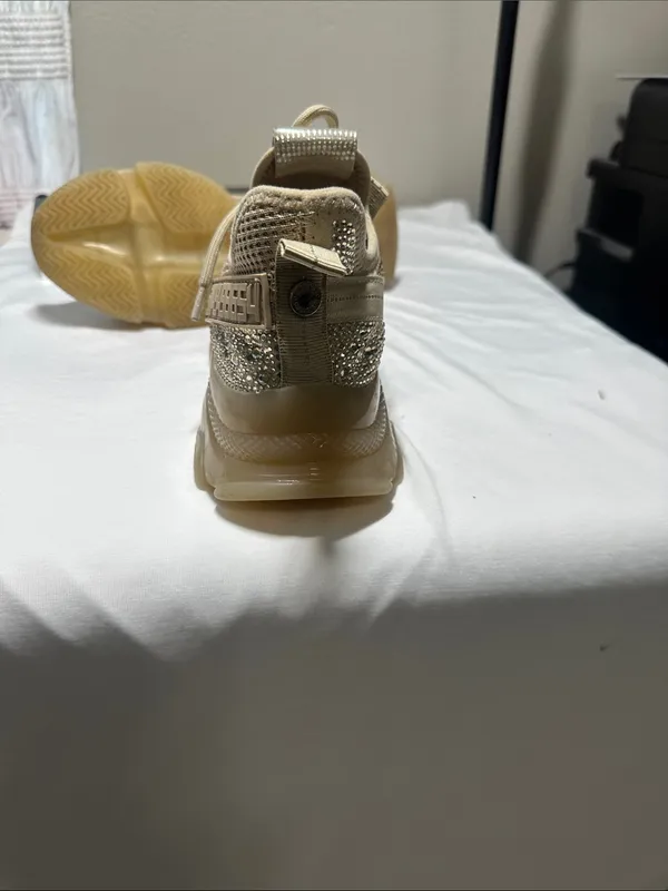 Women's Beige Sneaker with Rhinestone Detail Sz 7.5 Steve Madden Maxima like new - Image 9