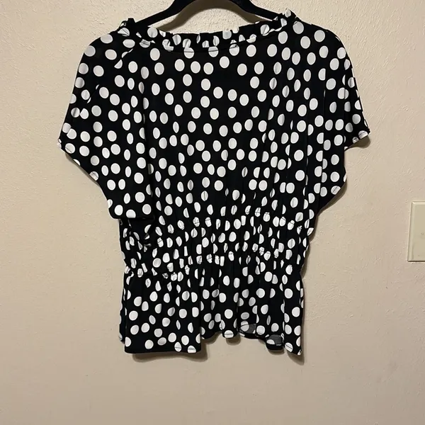 Zara plunging v neck black and‎ white polka dot print Top Size Medium - Image 6
