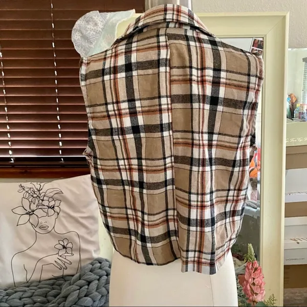 Boutique NEW ‘Posh In Plaid’ Vest - Image 6