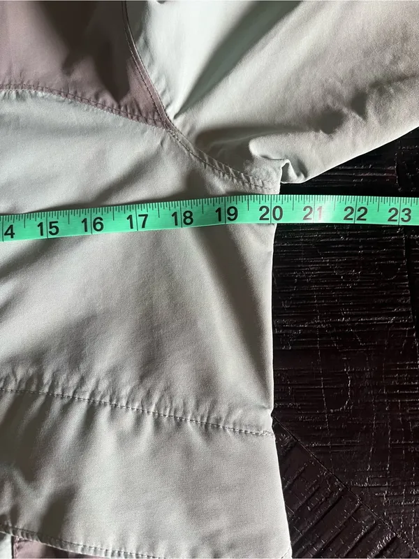 Columbia Women’s South Canyon Hooded Jacket in Sage And Gray Size M - Image 8