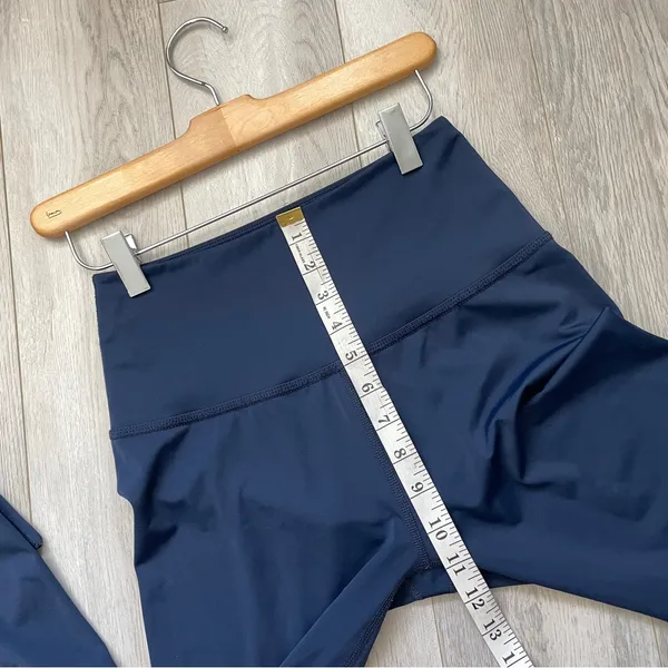 Beyond Yoga Leggings cruz scalloped laser cut womens Navy Blue (medium) workout - Image 6