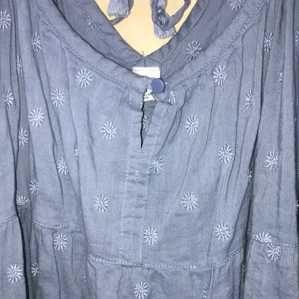 Old Navy Women’s Floral Embroidered Wide Sleeve Blue Tie Back Babydoll Blouse - Image 3