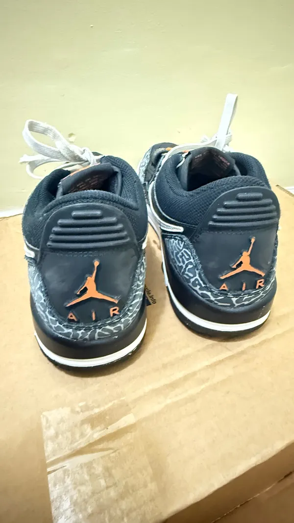 Nike Air Jordan Legacy 312 GS Youth Size 5Y - Image 3