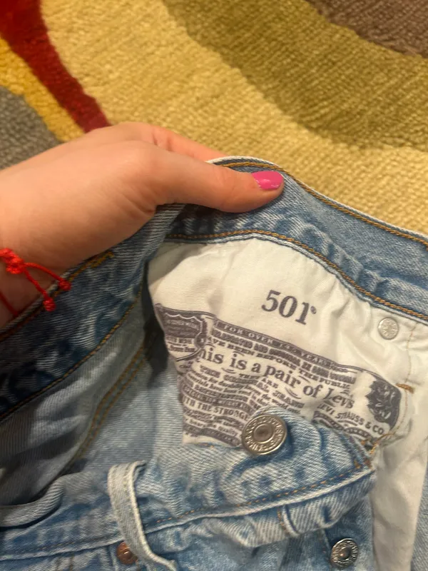 Levi’s 501 Denim Jean Shorts Light Wash Distressed Frayed Button Fly Size 31 - Image 3