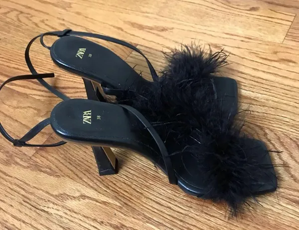 Zara Women's Leather Black Feathered Sandals - Image 4