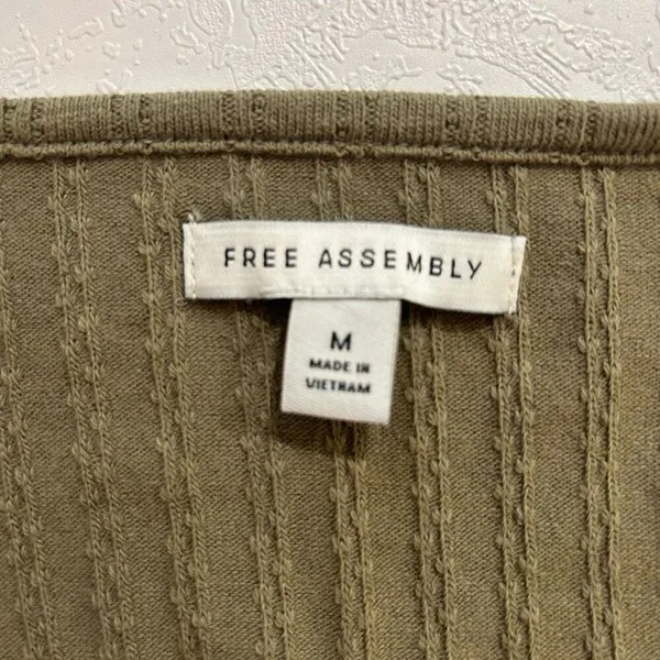 Free Assembly Olive Green Ribbed Button Front Tank Top Size Medium | Peplum Draw - Image 3