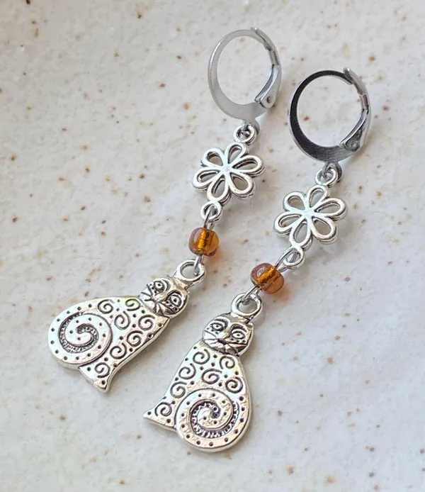 Handmade antique silver tone cute boho cat flower earrings🌸 - Image 6