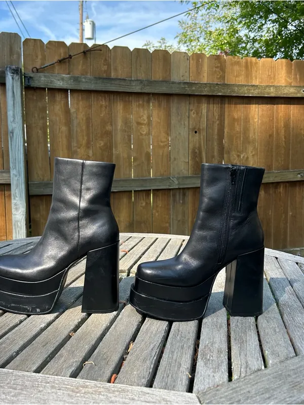 Steve Madden Black Genuine Leather Cobra Platform‎ Bootie size 9.5 in black - Image 6