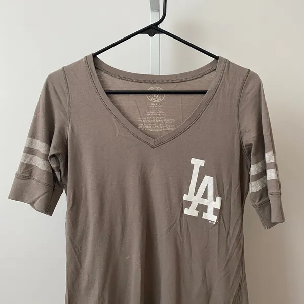 '47 Brand Sporty Chic Relaxed LA Dodgers V-Neck Graphic T-Shirt Small Brown - Image 2
