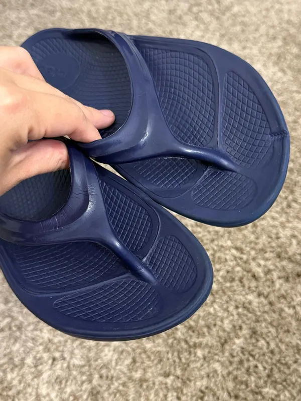 OOFOS Oolala Navy Blue Women’s 5 Flip Flop Sandals - Image 4