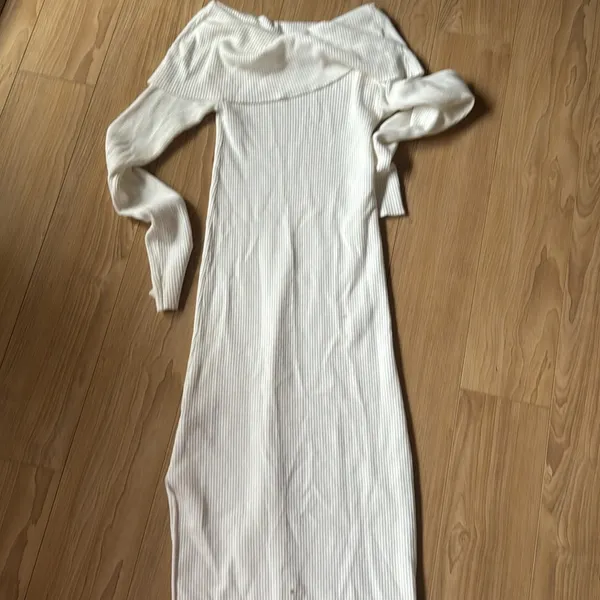 GLASSONS RIBBED WHITE DRESS - Image 3