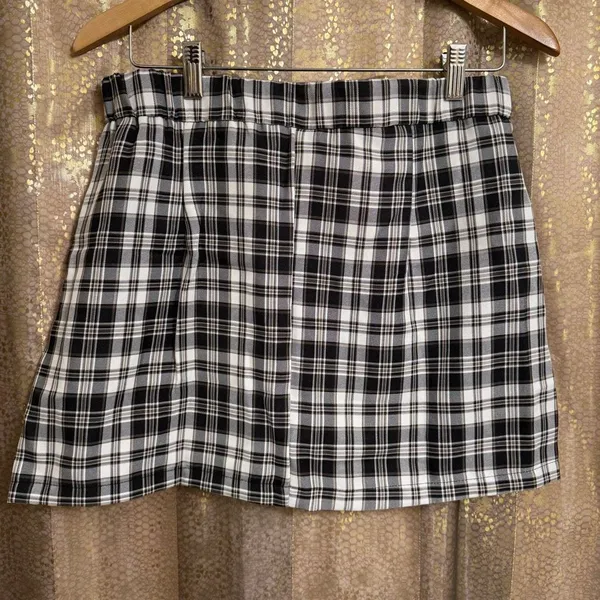 Halara Black Ivory Plaid Mini Skirt Front Pockets Large NWT - Image 2