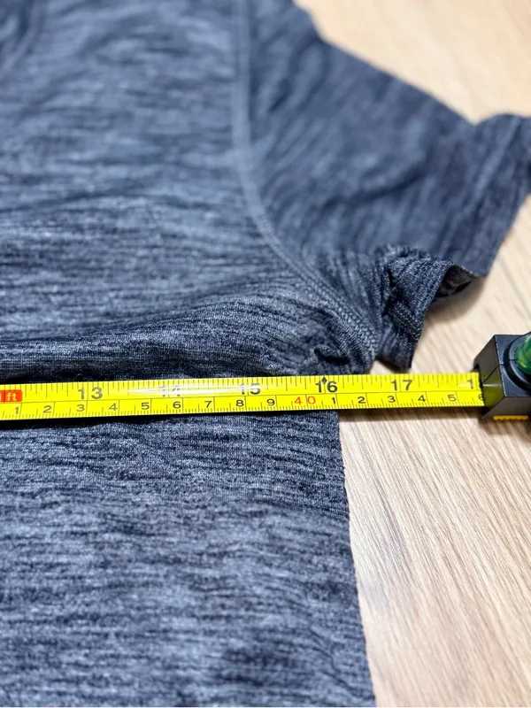 Lululemon Womens Swiftly Tech Short Sleeve V Neck Top M Gray Heathered Run Tee - Image 3