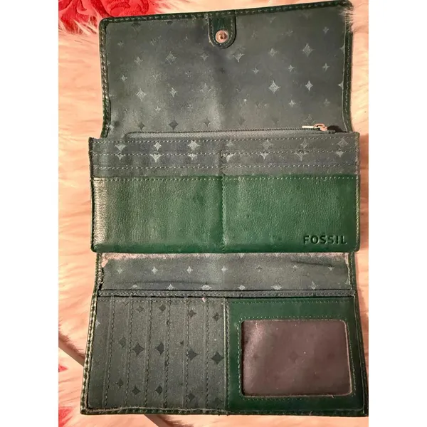 Fossil Green Leather Tri-Fold Wallet - Image 7