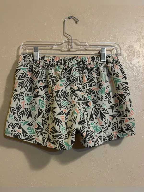 Patagonia women’s Barely Baggies Shorts sz S - Image 2
