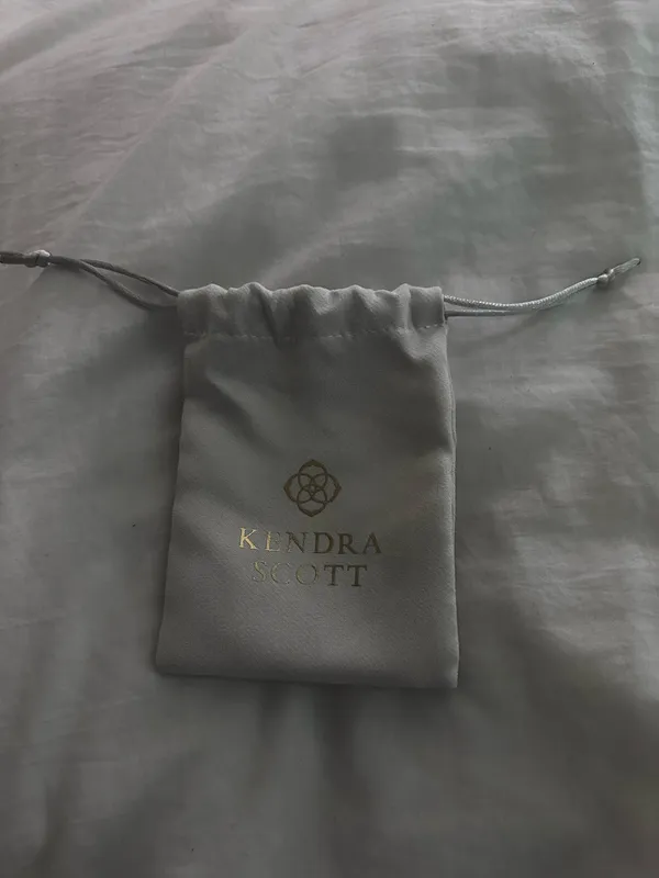 Kendra Scott Necklace Gold with white pendant - Image 3