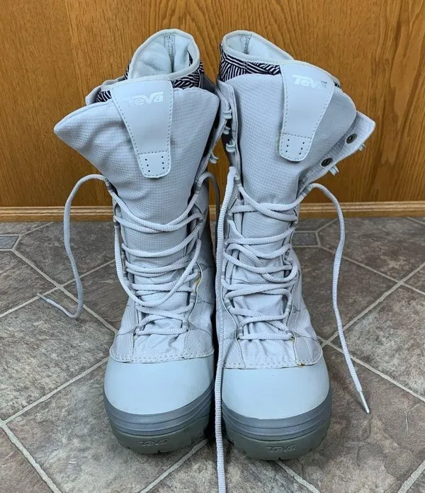 Teva Winter/Snow Boots 3M Thinsulate White/Gray Size 8.5 - Image 2