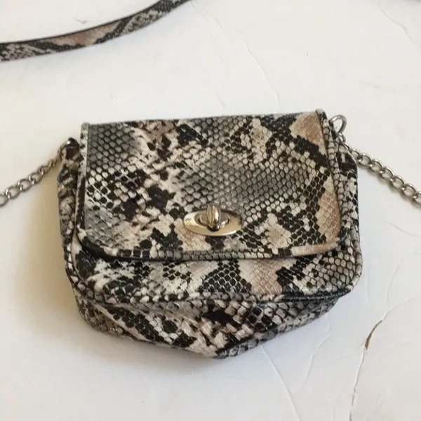 FINAL MARKDOWN Ladies mini cross body bag - Image 2