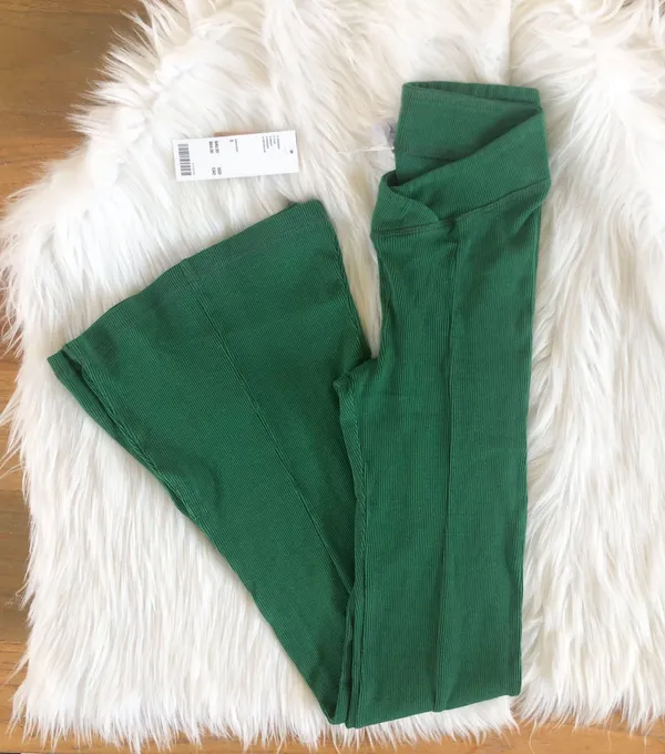 out from under Lola v-front lounge green pants, brand new with tag - Image 3