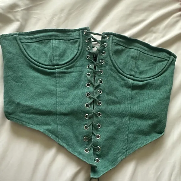 LIONESS Stylish Green Lace-Up Corset Top - Image 2