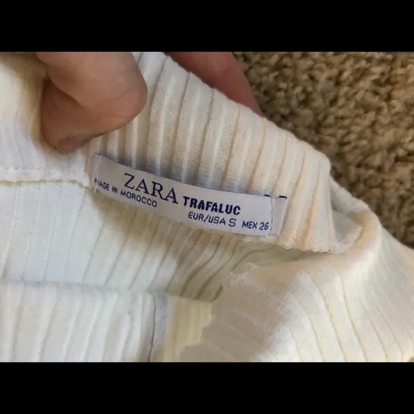 ZARA White short sleeve top with black contrast stitching never worn - Image 4