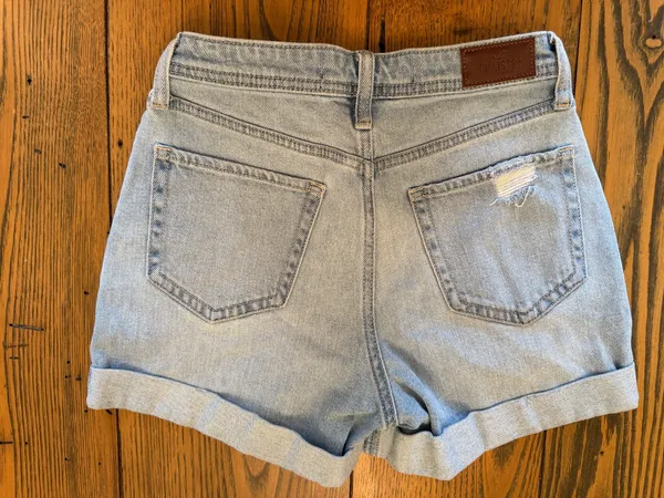 Hollister High Rise Mom 3" Denim Shorts, Size 24 - Image 4