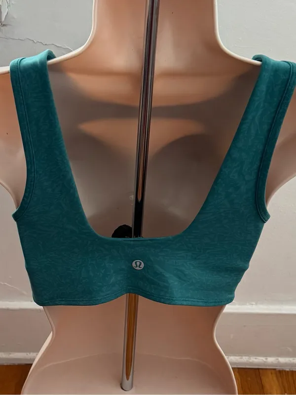 Lululemon Everlux cut out teal lagoon medium support train bra, size 6 athletic - Image 9