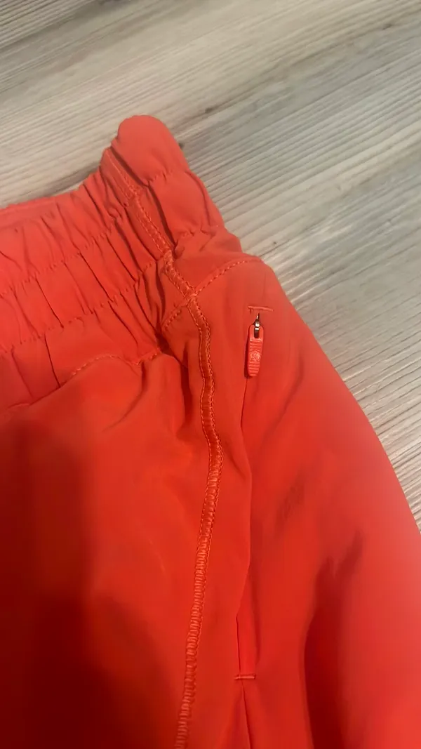 Lululemon Hotty Hot's 4' in inseam - Image 2