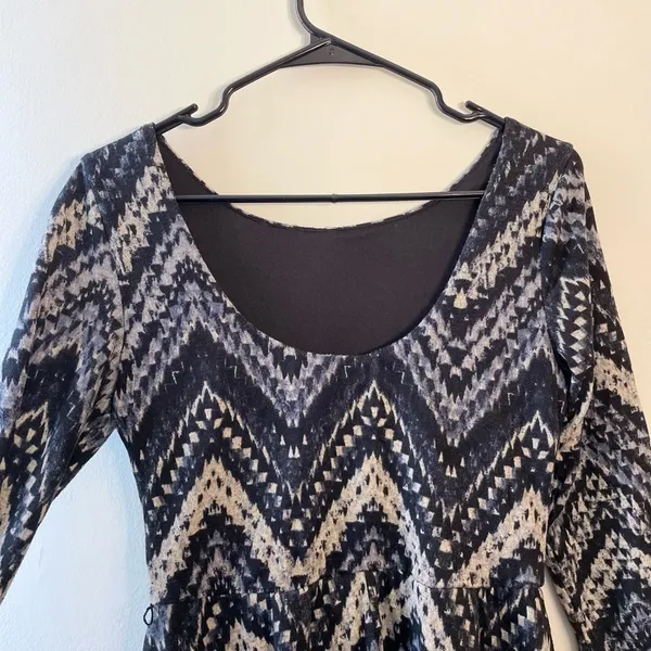 Lila Rose Geometric Arrow Low Cut 3/4 Sleeve Woman's Dress Navy Blue White Midi‎ - Image 5