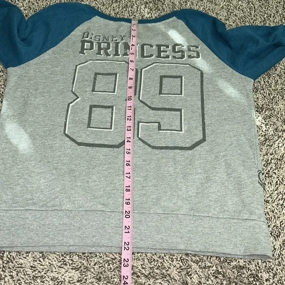 5/$30 🎈 Disney medium Ariel little mermaid pullover‎ sweatshirt - Image 4