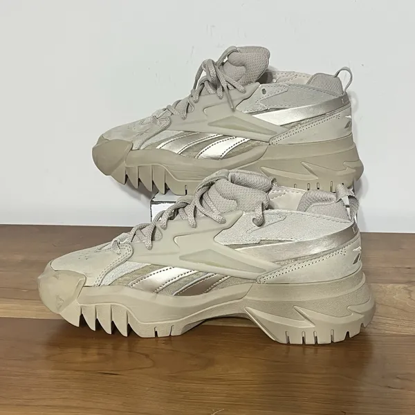 Reebok Cardi B Club‎ C V2 Women's Shoes Sneakers Size 8.5 Beige - Image 2