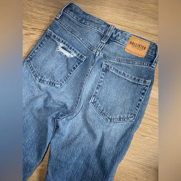 hollister co High-waisted distressed denim ultra highrise mom jeans - Image 3