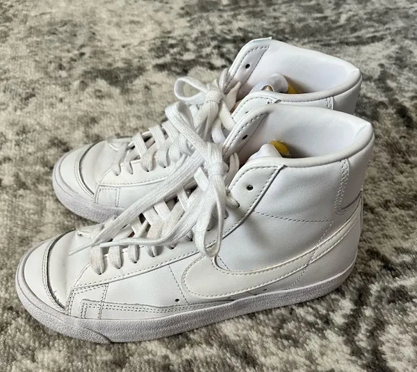 Women’s Nike Blazer Mid '77 Triple White - Image 6