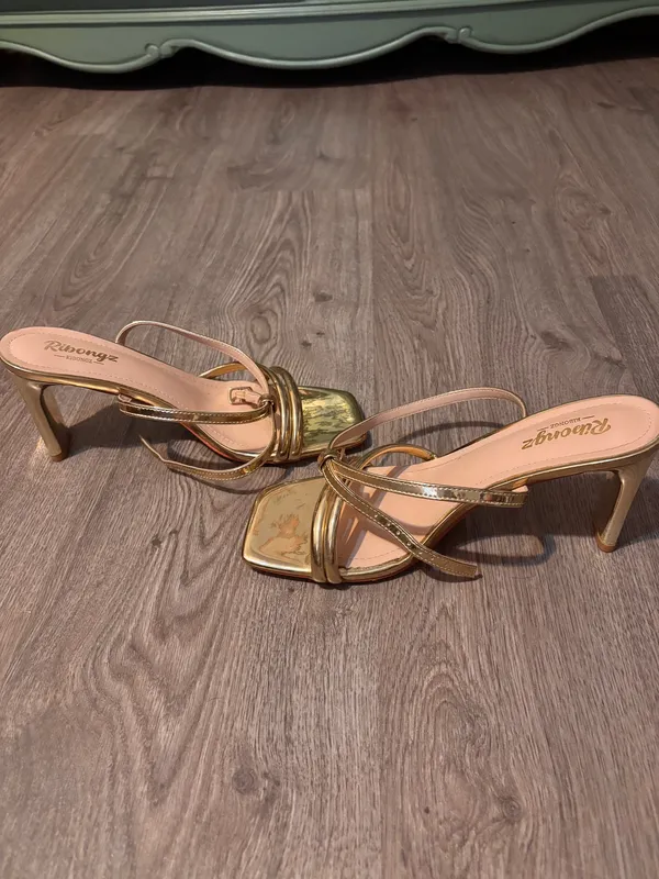 Gold Heels Size 7.5 - Image 3