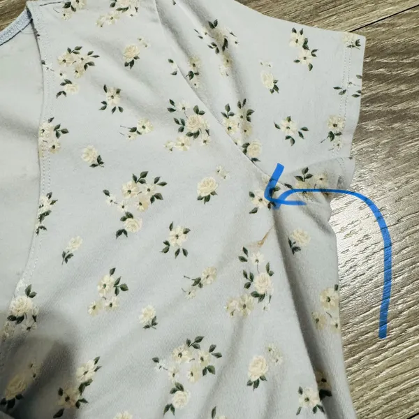 Hollister Light Blue Floral Baby Tee Small Wrap Side‎ Tie V-Neck Short Sleeve - Image 7
