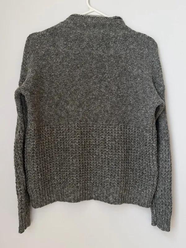 American Eagle Mock Neck Gray Sweater Size Medium - Image 2