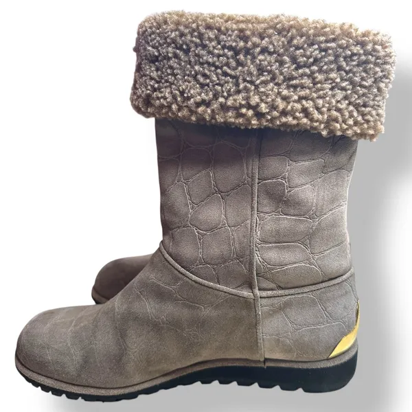 Stuart Weitzman Suede Shearling Lined Winter Boots‎ Taupe Croc Embossed Size 7.5 - Image 9