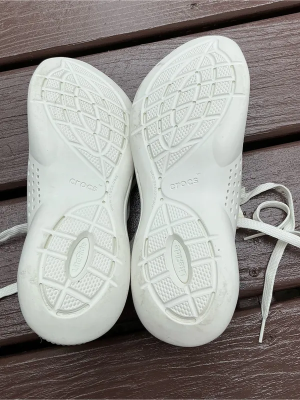 Lightweight CROCS Women's Lace-Up Sneakers - Image 5