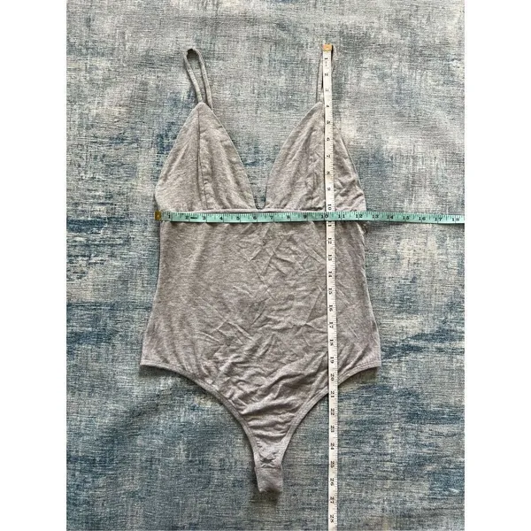 NWT! Essue Gray Deep V Spaghetti Strap Bodysuit Medium - Image 3