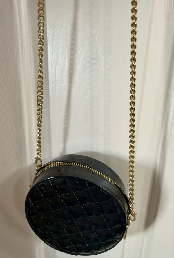 Black leather stitch cross body gold chained bag - Image 2